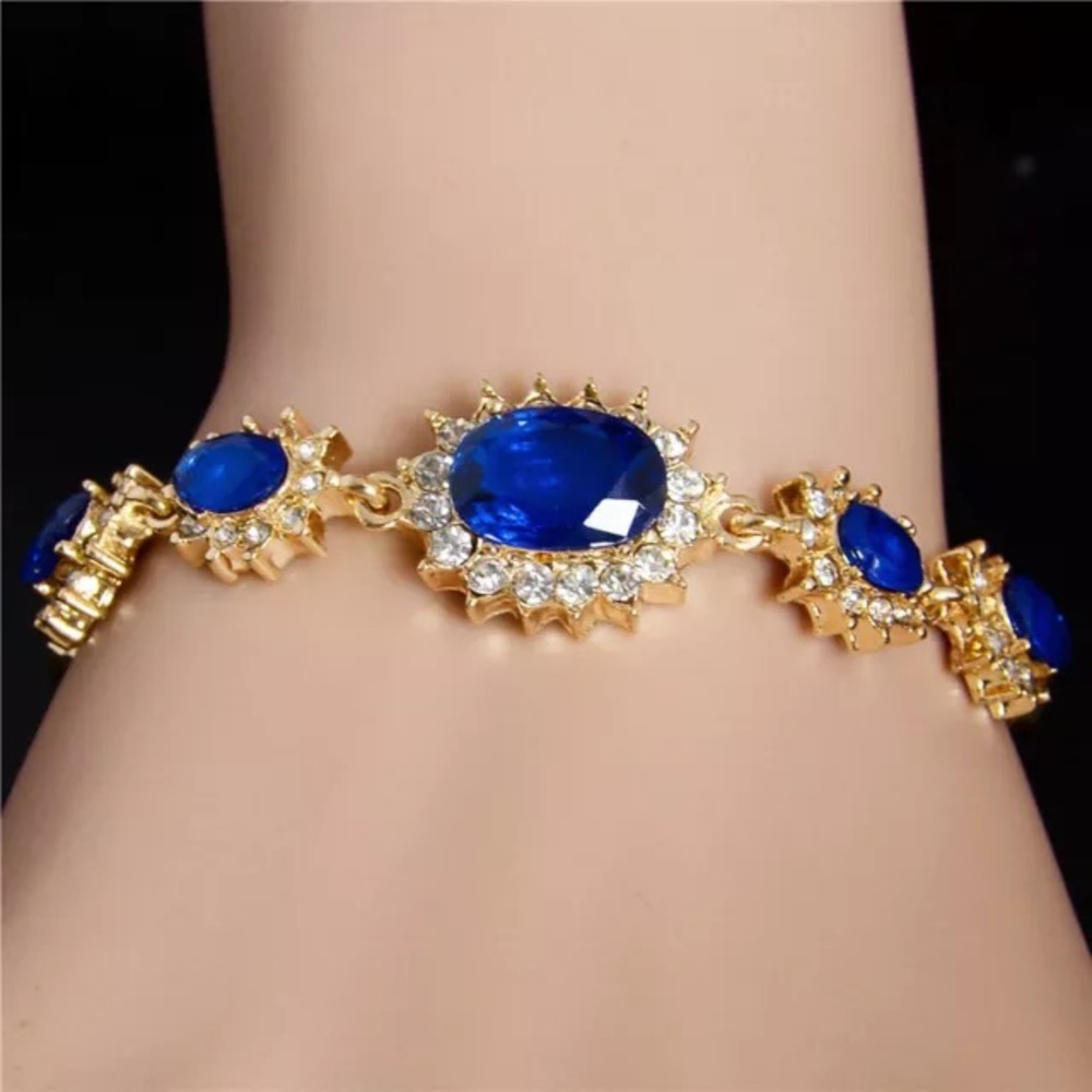 ❤️gorgeous Sapphire rhinestone gold bracelet